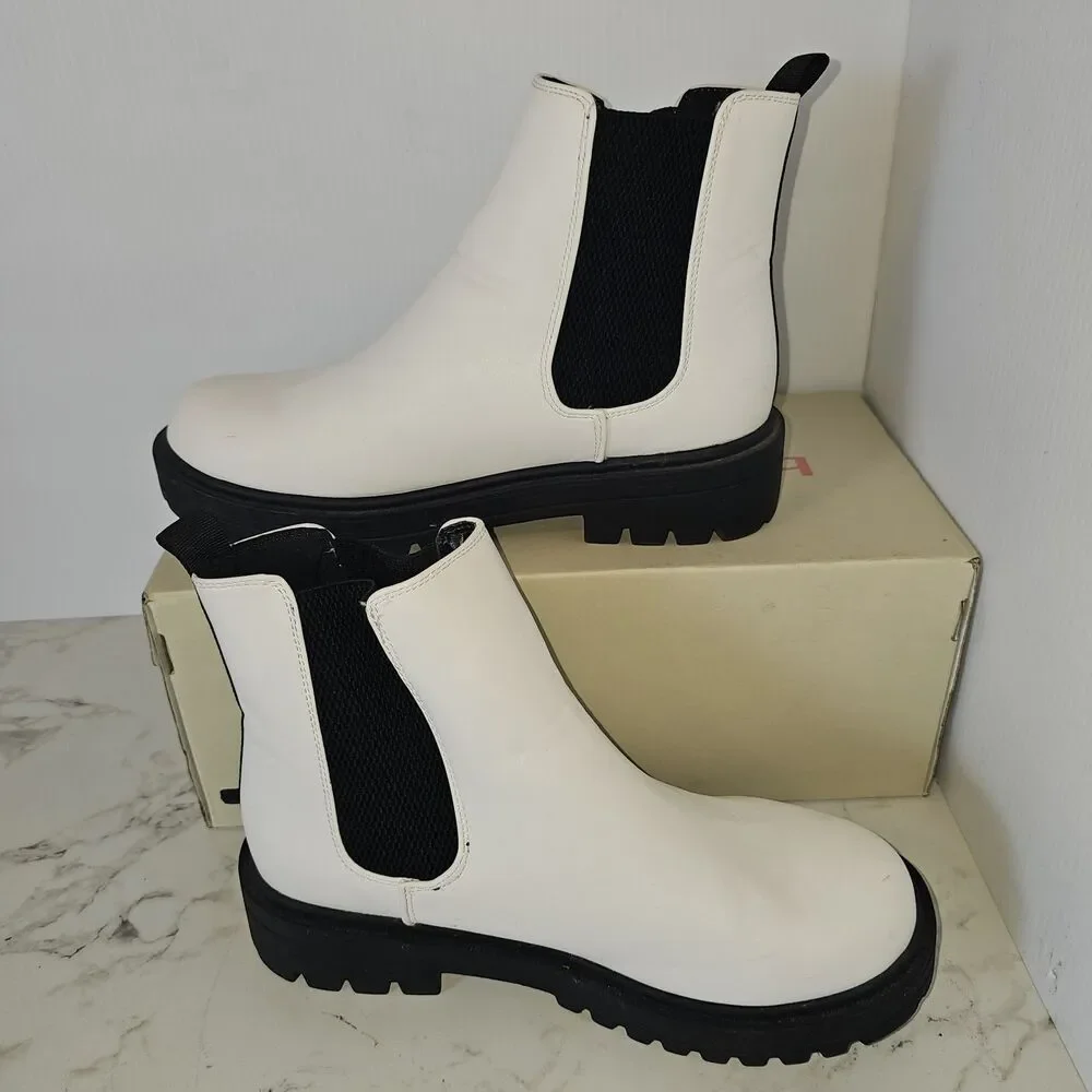 Unr8ed White Chunky Platform Chelsea Boots Size 8.5 Grunge Goth Indie Edgy Style